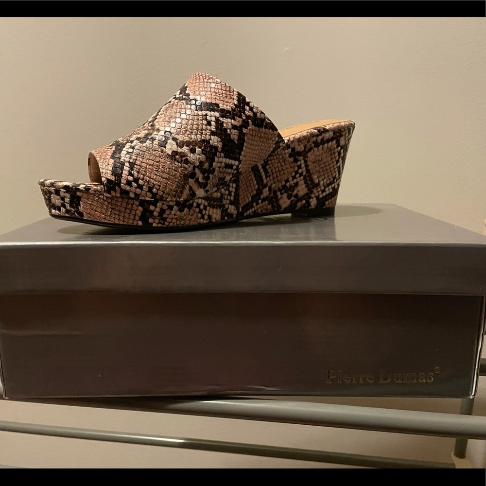 Brand new, snake skin design wedge - Sz 7.5